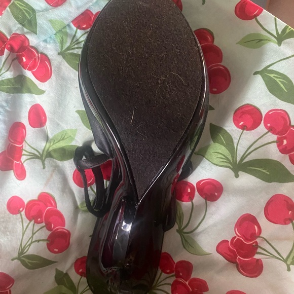 Black satin sandals with t-strap and high spiked heel. 10 - Picture 4 of 8